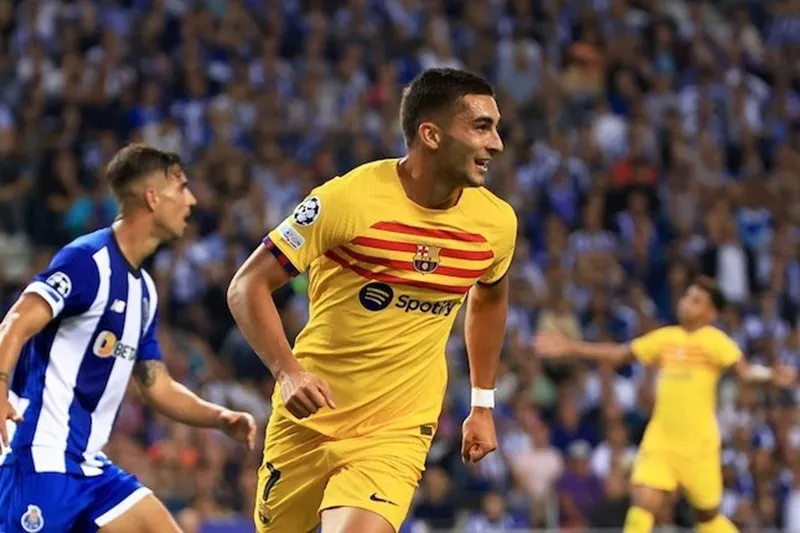 Barcelona giành chiến thắng thứ 2 liên tiếp với kết quả 1-0 trên sân Porto để thống trị bảng H. Barcelona giành chiến thắng thứ 2 liên tiếp với kết quả 1-0 trên sân Porto để thống trị bảng H.