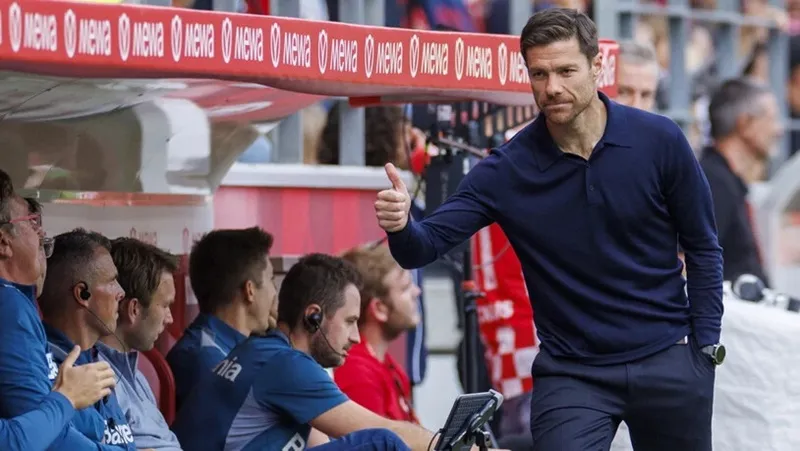 HLV Xabi Alonso đánh dấu năm đầu tiên dẫn dắt Leverkusen bằng chiến thắng 2-1 trên sân Molde.