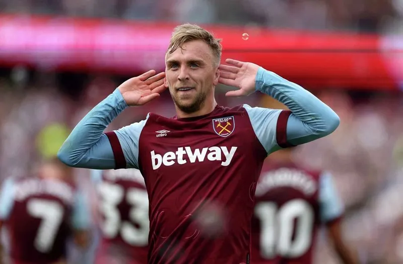 Jarrod Bowen đặt bút ký hợp đồng mới có thời hạn 7 năm với West Ham.