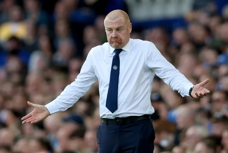 HLV Sean Dyche và Everton đối mặt khó khăn khi chuẩn bị bước vào trận derby Merseyside tại Anfield.