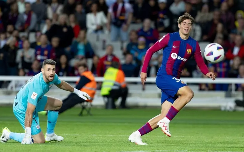 Cầu thủ 17 tuổi Marc Guiu ghi bàn ngay trong trận ra mắt đội một để giúp Barcelona giành chiến thắng 1-0 trước Athletic Bilbao.