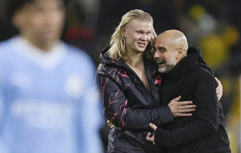 HLV Pep Guardiola vui mừng khi Erling Haaland kết thúc cơn khô hạn bàn thắng.