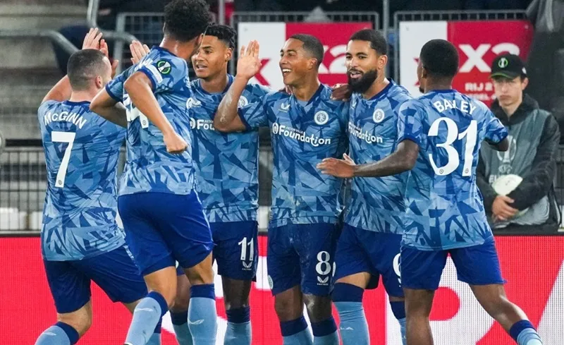 Aston Villa giành chiến thắng áp đảo 4-1 ngay trên sân AZ Alkmaar.