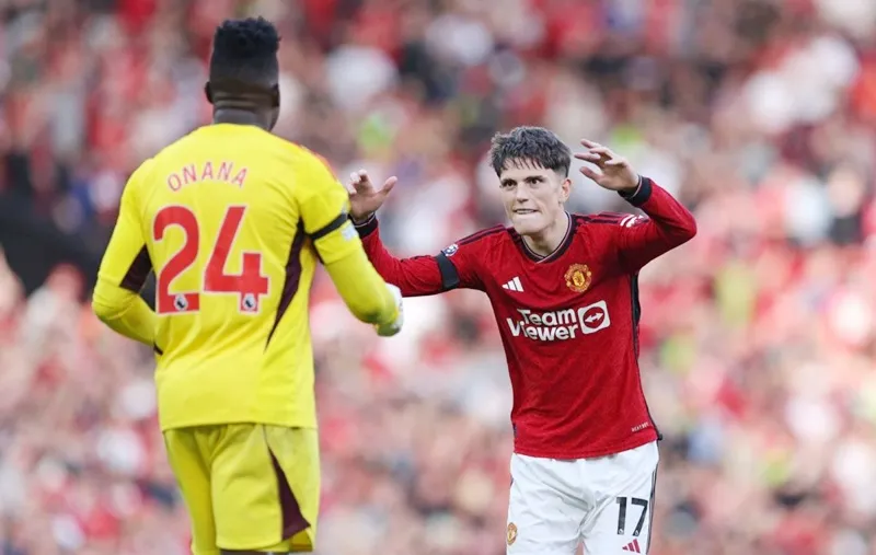 Thủ môn Andre Onana bảo vệ Alejandro Garnacho sau bài đăng có thể được hiểu xúc phạm chính anh.