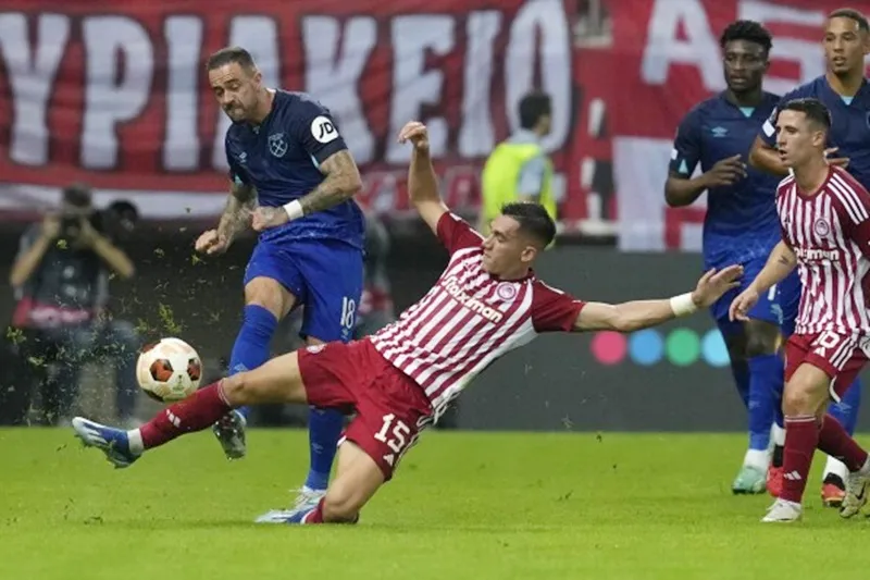 Olympiacos đã khiến West Ham nhận thất bại đầu tiên trong chiến dịch với chiến thắng 2-1.