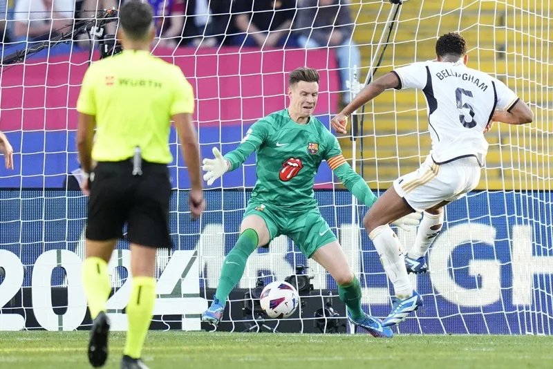 Bàn thắng ở phút bù giờ thứ 2 của Jude Bellingham giúp Real Madrid hoàn tất cuộc ngược dòng. Bàn thắng ở phút bù giờ thứ 2 của Jude Bellingham giúp Real Madrid hoàn tất cuộc ngược dòng.