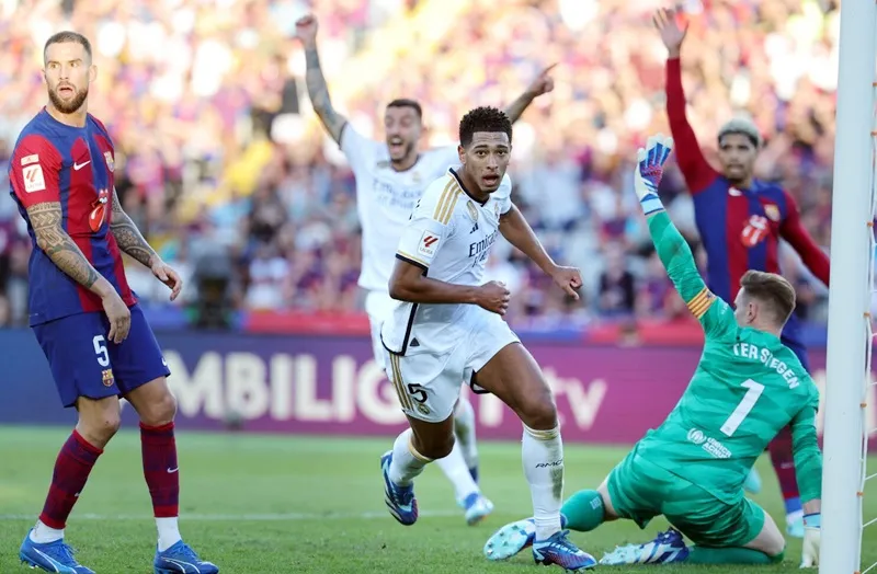 Jude Bellingham ghi cú đúp giúp Real Madrid ngược dòng đánh bại chủ nhà Barcelona 2-1.