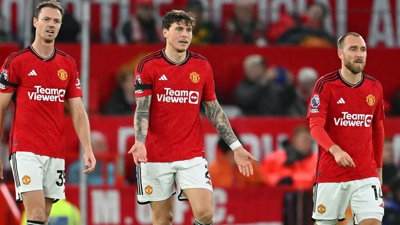 Man.United thua trắng 0-3 trước Man.City trong trận derby Manchester ngay tại Old Trafford.