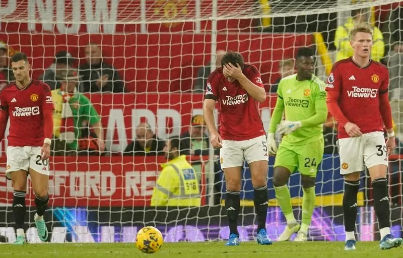 Thất bại toàn diện 0-3 trong trận derby Manchester tại Old Trafford là trận thua 7 sau 14 trận trên mọi đấu trường mùa này.