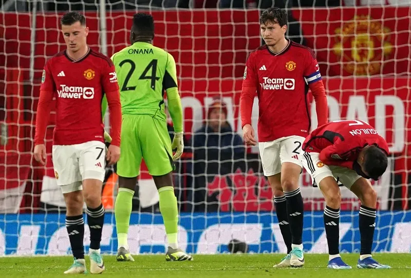 HLV Erik ten Hag thừa nhận Man.United đang “ở tình thế tồi tệ” sau thất bại nhục nhã 0-3 trước Newcastle.