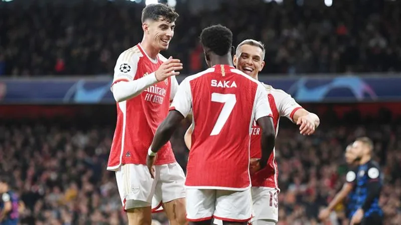 Arsenal gần như đã giành suất tại bảng B sau chiến thắng 2-0 trên sân nhà trước Sevilla.