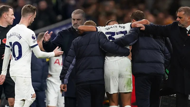 HLV Ange Postecoglou mất gần nửa đội hình chính trong chuyến làm khách đến sân Wolves.