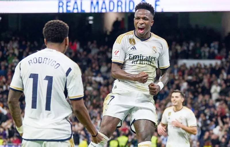 Vinicius và Rodrygo tiếp tục tỏa sáng để giúp Real Madrid đè bẹp Valencia 5-1. Vinicius và Rodrygo tiếp tục tỏa sáng để giúp Real Madrid đè bẹp Valencia 5-1.