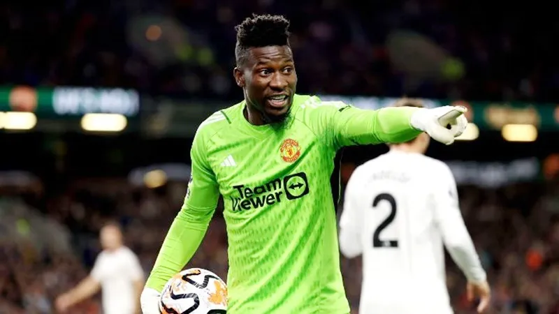 HLV Erik ten Hag vẫn để ngỏ mọi kế hoạch trong lúc chờ Ande Onana đưa ra quyết định.