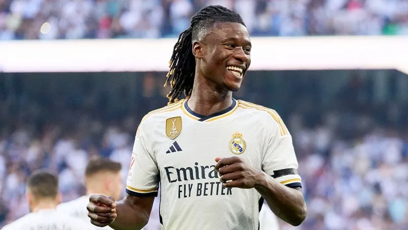 Eduardo Camavinga cũng vừa dính chấn thương đầu gối dự kiến cần tới 2 tháng để hồi phục. Eduardo Camavinga cũng vừa dính chấn thương đầu gối dự kiến cần tới 2 tháng để hồi phục.