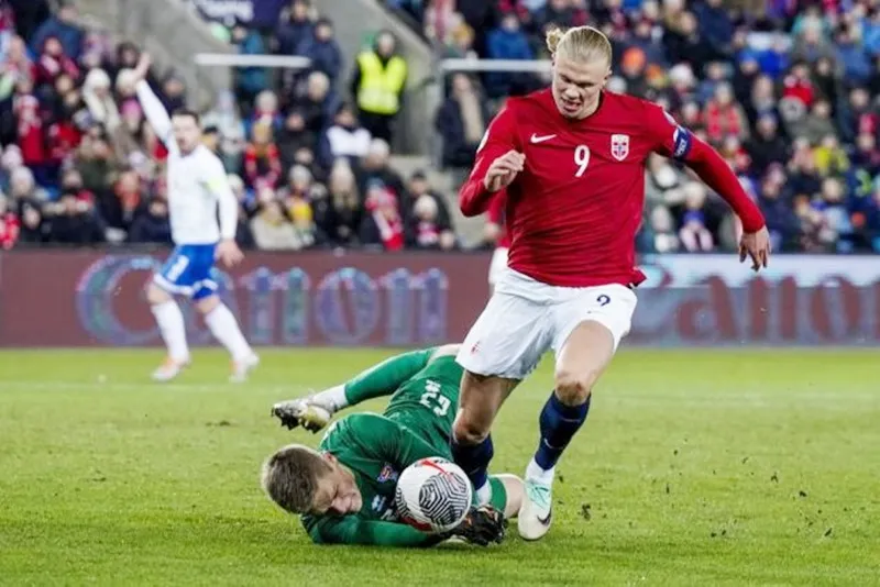 Man.City có vẻ may mắn khi chấn thương mắt cá chân của Erling Haaland không nghiêm trọng. Man.City có vẻ may mắn khi chấn thương mắt cá chân của Erling Haaland không nghiêm trọng.