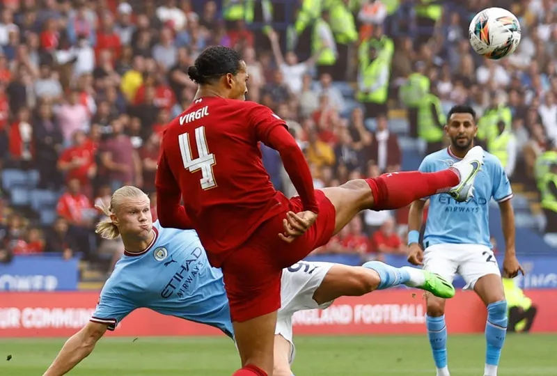 Virgil van Dijk được kỳ vọng tiếp tục để ngăn cản mối nguy từ Erling Haaland của Man.City.