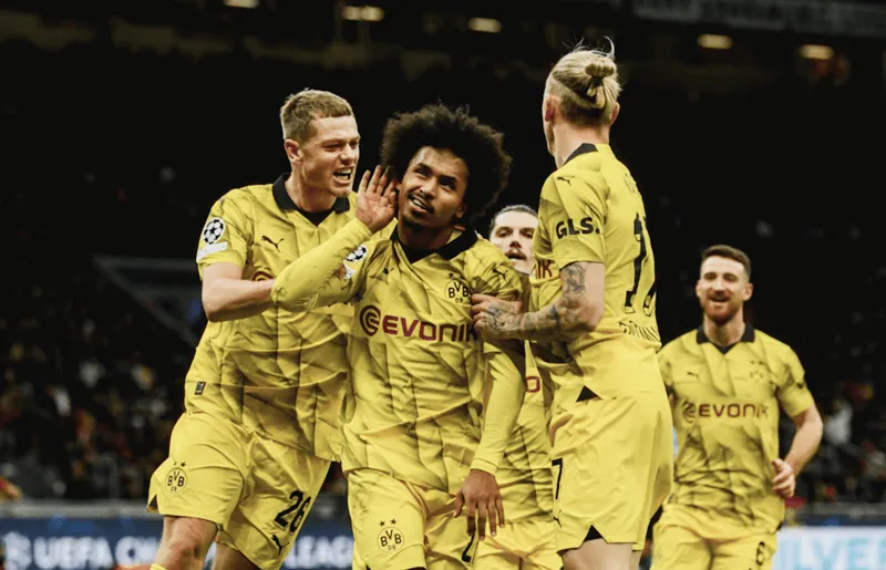 Borussia Dortmund đã giành suất đầu tiênbảng F sau chiến thắng 3-1 ngay trên sân Milan. Borussia Dortmund đã giành suất đầu tiênbảng F sau chiến thắng 3-1 ngay trên sân Milan.