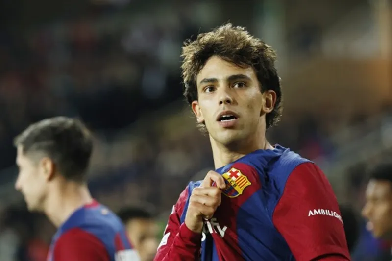 Joao Felix có thể sẽ tiếp tục thể hiện bản thân bằng cách hôn lên huy hiệu Barca nếu ghi bàn vào lưới Atletico. Joao Felix có thể sẽ tiếp tục thể hiện bản thân bằng cách hôn lên huy hiệu Barca nếu ghi bàn vào lưới Atletico.