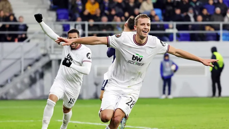Tomas Soucek lại ghi bàn muộn giúp West Ham đánh bại TSC Backa Topola 1-0. Tomas Soucek lại ghi bàn muộn giúp West Ham đánh bại TSC Backa Topola 1-0.