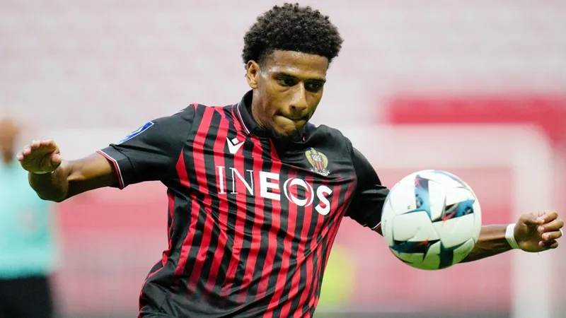 Man.United tự tin sẽ chiêu mộ được trung vệ Jean-Clair Todibo của Nice vào tháng Giêng.