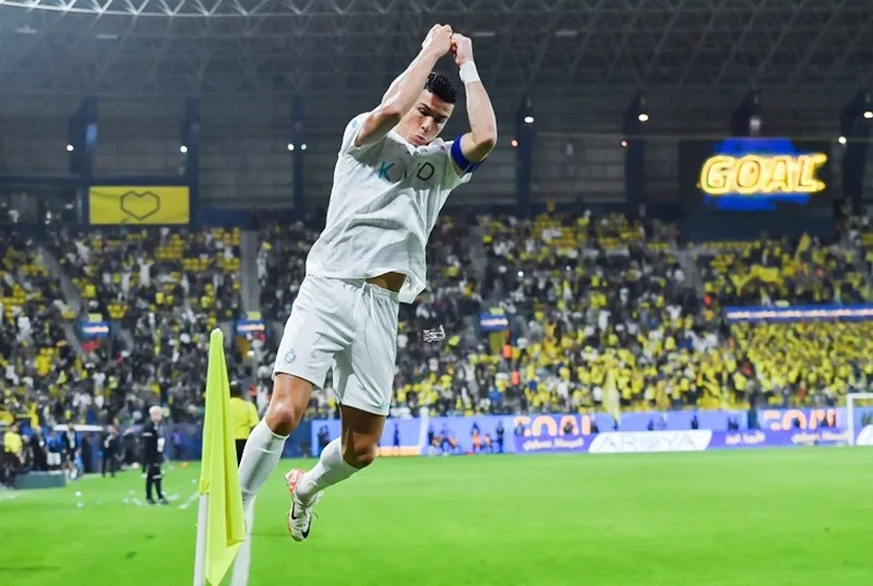 Ronaldo ghi một bàn thắng và một pha kiến tạo giúp Al Nassr thắng 4-1 trước Al Riyadh. al-nassr1-970.jpg