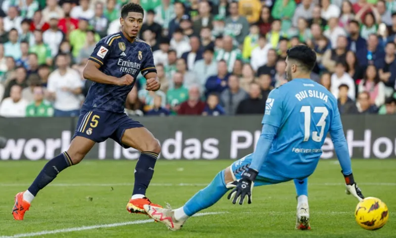Jude Bellingham ghi bàn thứ 12 tiếp tục dẫn đầu cuộc đua Vua phá lưới La Liga.