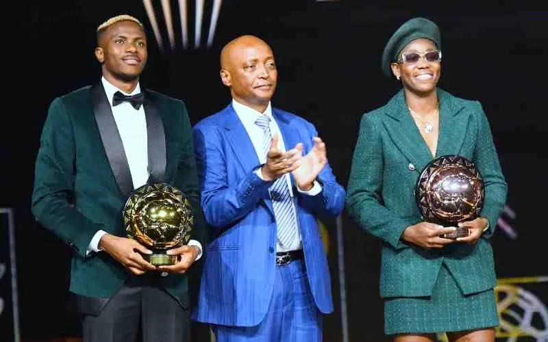 Victor Osimhen và Asisat Oshoala mang về cả 2 giải thưởng danh giá cho bóng đá Nigeria.