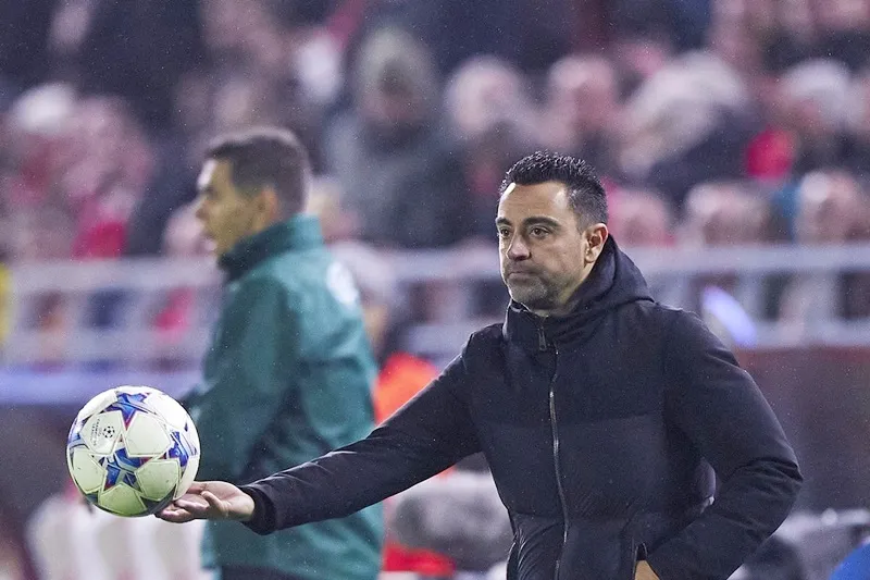 HLV Xavi Hernandez thì cho rằng Barcelona sa sút phong độ vì cầu thủ thiếu tự tin. xavi-6316.jpg