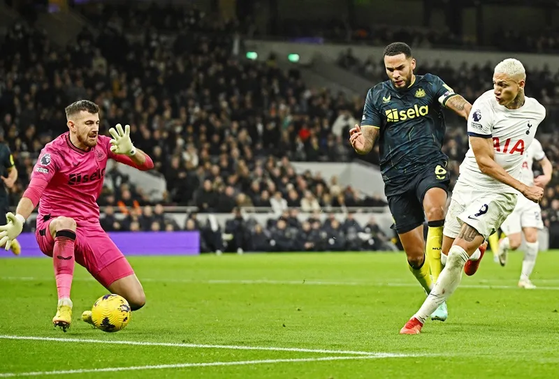 Cái tên mà HLV Ange Postecoglou kỳ vọng nhất để thay thế Son chắc chắn là Richarlison. richarlison-58.jpg