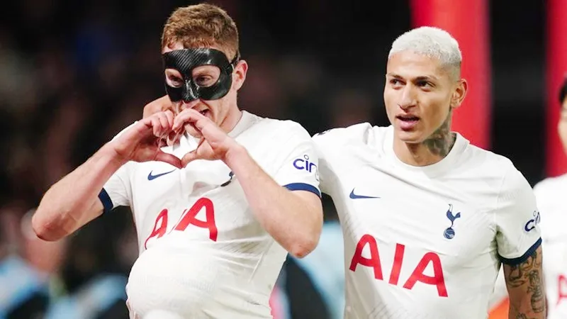 Richarlison và Dejan Kulusevski ghi bàn giúp Tottenham đánh bại chủ nhà Nottingham Forest 2-0.