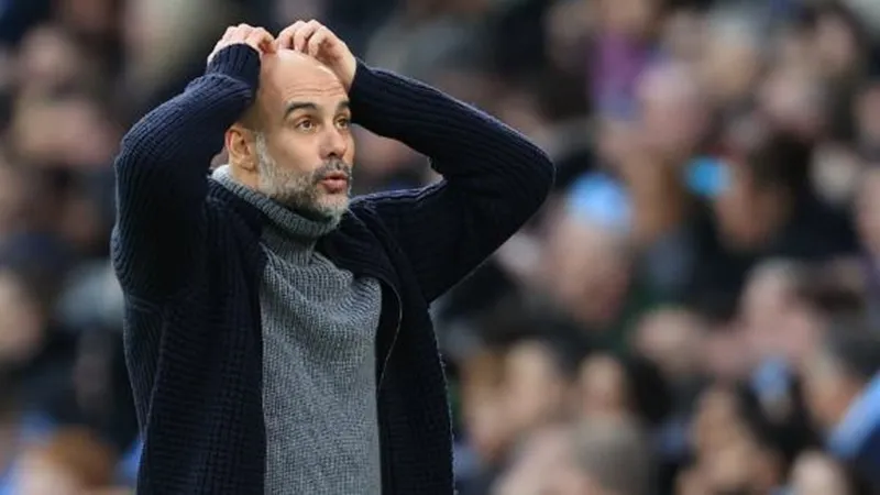 HLV Pep Guardiola choáng váng khi Man.City bị Crystal Palace gỡ hòa 2-2 ở phút bù giờ thứ 5.