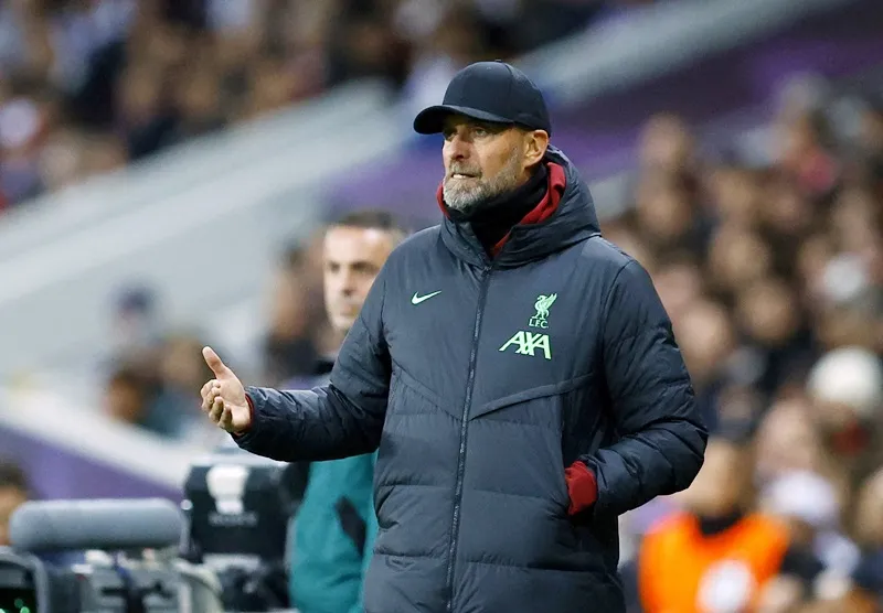 HLV Jurgen Klopp cầu nguyện để cuộc khủng hoảng chấn thương không lan rộng ở Liverpool.
