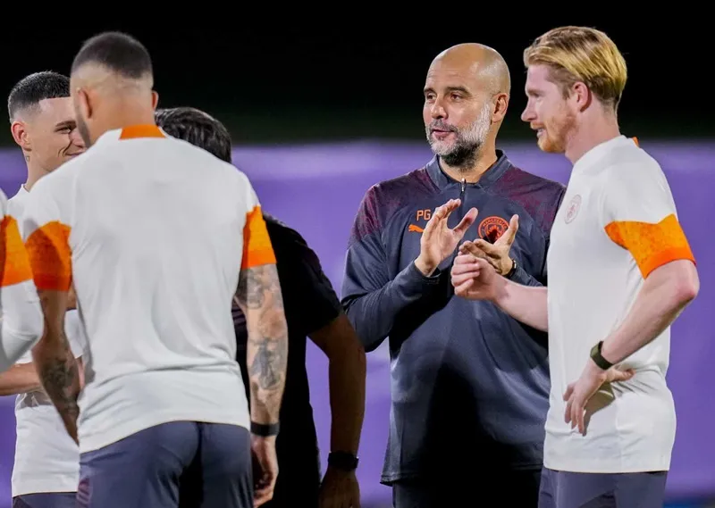 Kevin De Bruyne tươi tắn trên sân tập tại FIFA Club World Cup vào tuần trước. fifa-club-world-cup1-5119.jpg