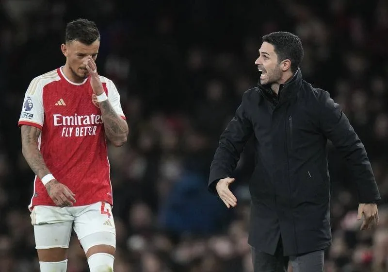 HLV Mikel Arteta thất vọng khi Arsenal mất cơ hội trở lại ngôi đầu Premier League.
