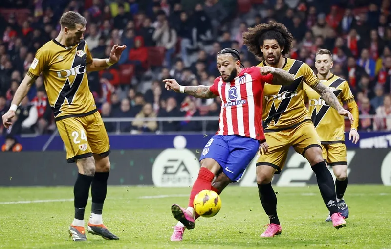 Memphis Depay ấn định chiến thắng 2-1 cho Atletico Madrid trước Rayo Vallecano. atl-madrid-4839.jpg