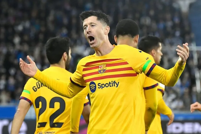 Barcelona tiếp tục đà vươn lên sau chiến thắng 3-1 tại Alaves. alaves-2645.jpg