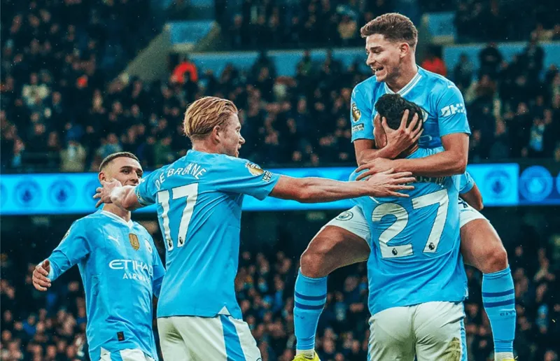 Man.City quyết vô địch 4 năm liên tiếp lần đầu tiên trong lịch sử bóng đá Anh kể từ năm 1888. mancity-1656.png