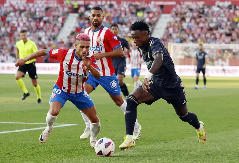 Cả hai đội chỉ thua một lần trong mùa giải này và Real Madrid hơn hai điểm so với Girona. real-madrid-1058.jpg
