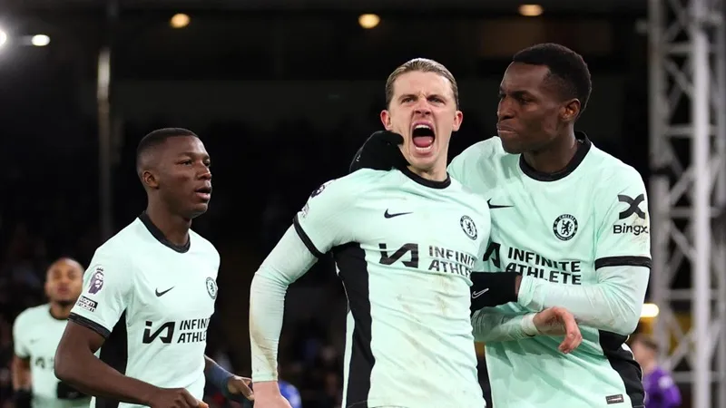Conor Gallagher ghi cú đúp giúp Chelsea nhấn chìm Crystal Palace với chiến thắng 3-1.