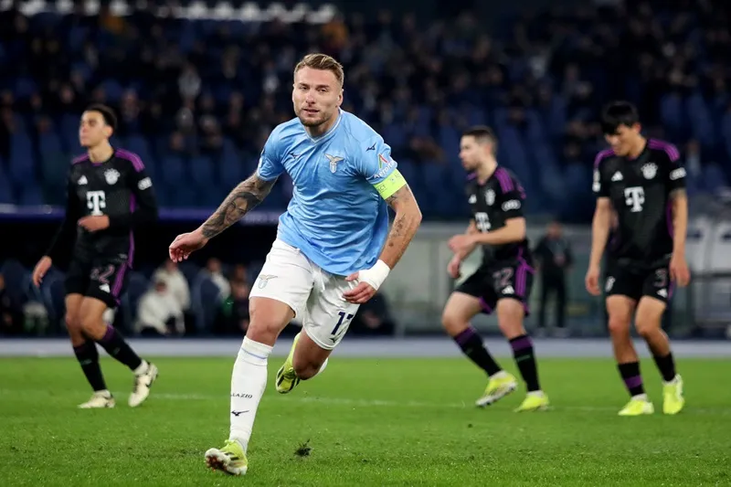 Ciro Immobile sút thắng quả phạt đền ở phút 69 giúp Lazio đả bại Bayern Munich.