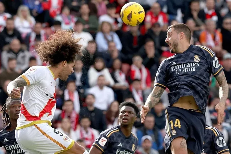 Real Madrid bất ngờ bị chủ nhà Rayo Vallecano cầm hòa 1-1 vào Chủ nhật.