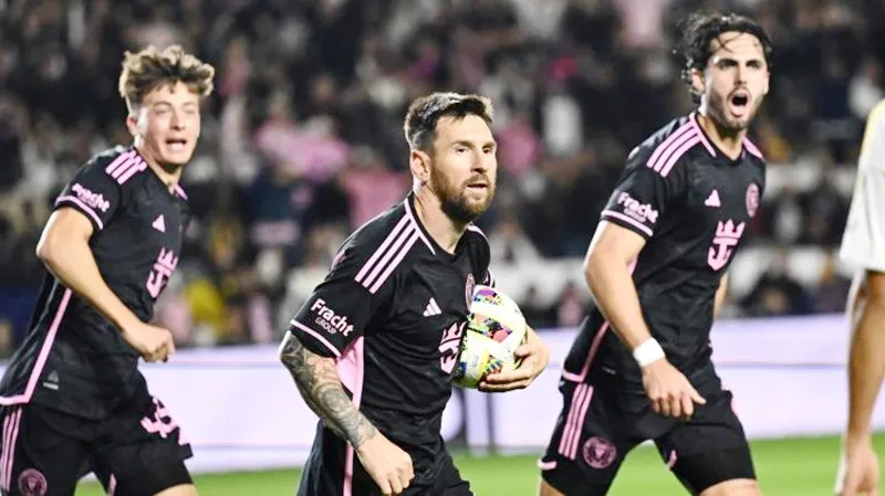 Lionel Messi ghi bàn đầu tiên trong mùa giải mới giúp Inter Miami hòa 1-1 tại LA Galaxy.