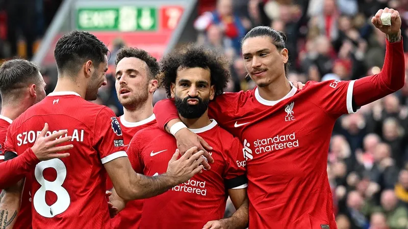 Mua Darwin Nunez hay tăng lương kỷ lục cho Mohamed Salah cũng tăng áp lực tài chính.