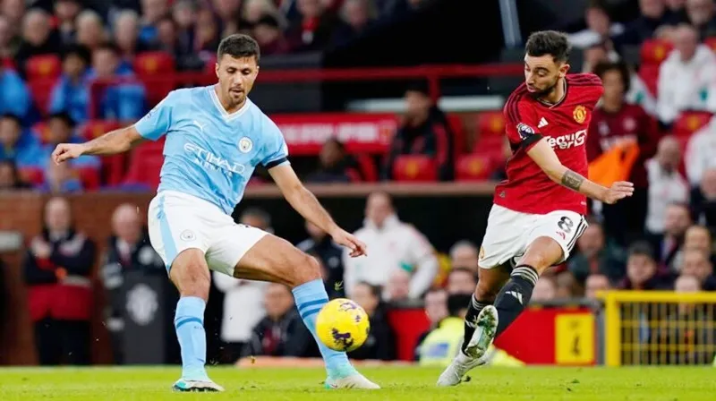 Man.City tỏ ra vượt trội trong chiến thắng 3-0 ở lượt đi tại Old Trafford. guardiola1-9025.jpg