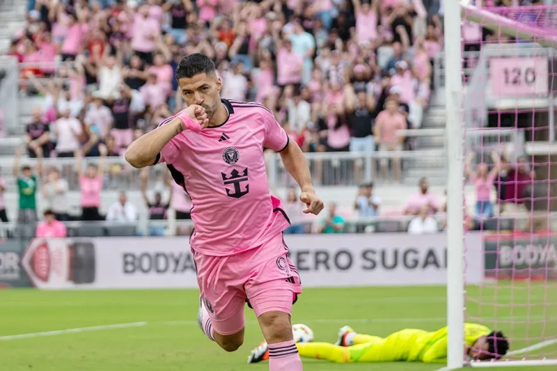 Luis Suarez khởi đầu với hai bàn giúp Inter Miami đè bẹp đội khách Orlando City 5-0.