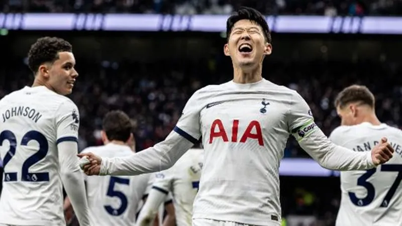 Tottenham ghi 3 bàn trong 11 phút của hiệp hai để ngược dòng thắng 3-1 trước Crystal Palace. tottenham-hotspur-6345.jpg