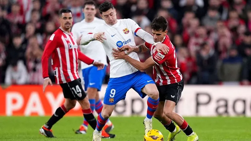 Barcelona không tận dụng được cú xảy chân của Real Madrid khi bị Athletic Bilbao cầm hòa 0-0.