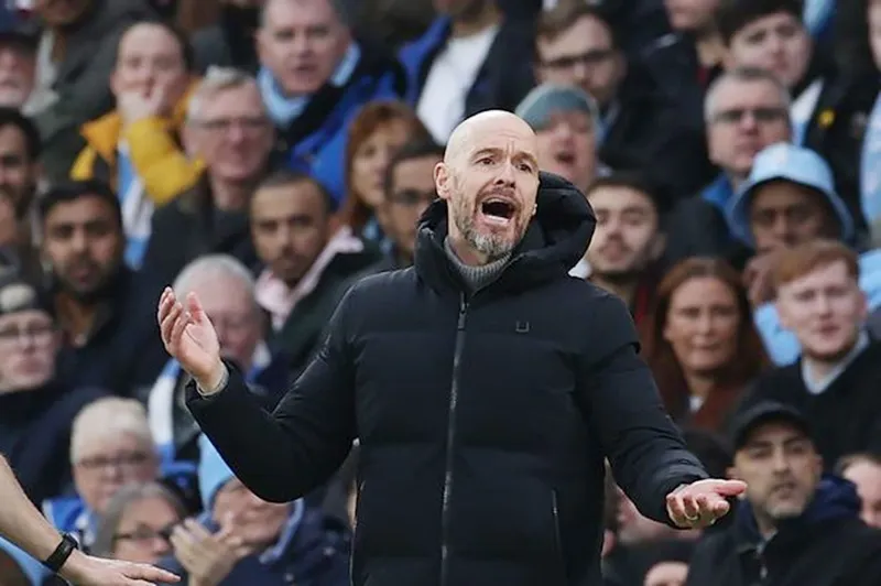 HLV Erik ten Hag dù áp dụng thế trận phòng ngự nhưng Man.United vẫn thua ở Etihad. erik-ten-hag-4215.jpg