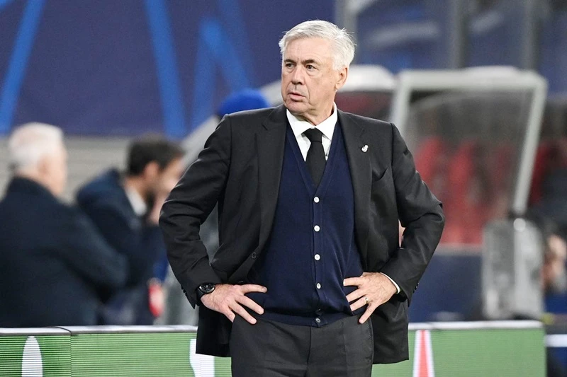 HLV Carlo Ancelotti vẫn chưa thôi lo lắng về vị trí trung vệ của Real Madrid.